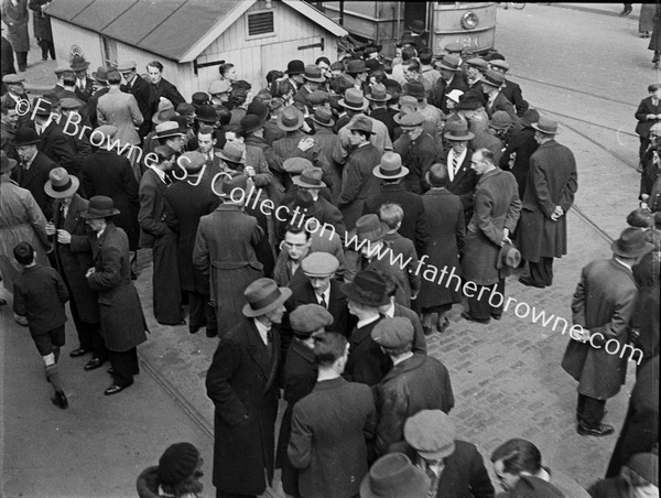 CROWD OF MAN IN CENTRE OF O'CONNELL STREET